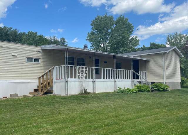 Property at 6960 Highland Trl W, Hillsboro, OH 45133, 3 beds, 1 bath