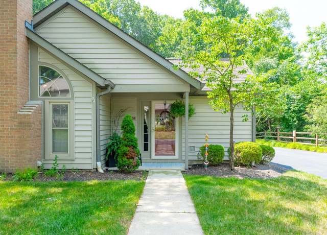 Photo of 424 Hidden Ravines Dr, Powell, OH 43065