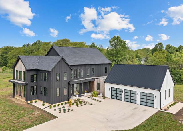 Property at 3318 S County Line Rd, Johnstown, OH 43031, 4 beds, 3.5 baths