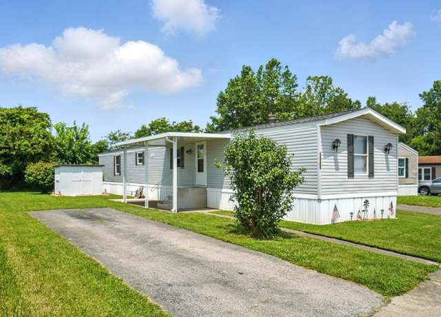 Property at 121 Greenbriar Ln W, Hebron, OH 43025, 3 beds, 2 baths