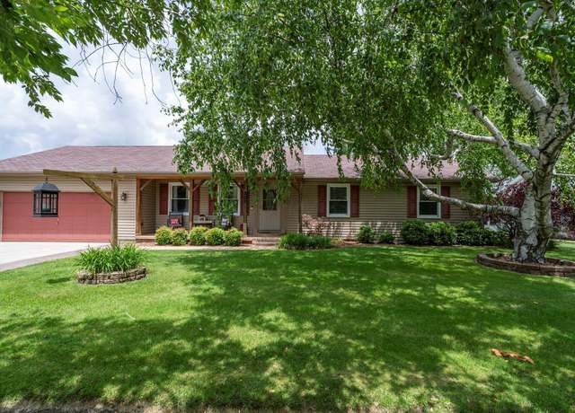 Property at 808 Damon Dr, Washington Court House, OH 43160, 4 beds, 2 baths