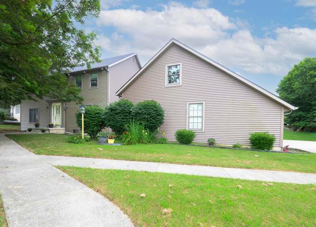 Property at 1316 Woodglen Cir, Bellefontaine, OH 43311, 4 beds, 4 baths