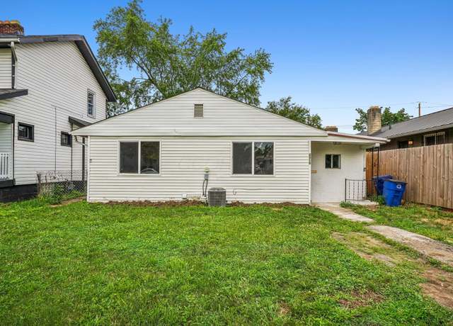 Property at 2315 Hiawatha Park Dr, Columbus, OH 43211, 4 beds, 1 bath