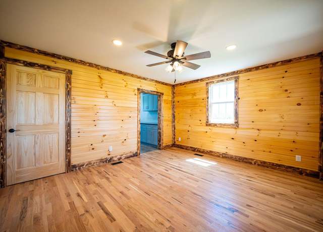 Property at 7810 Granville Rd, Mount Vernon, OH 43050, 3 beds, 2 baths