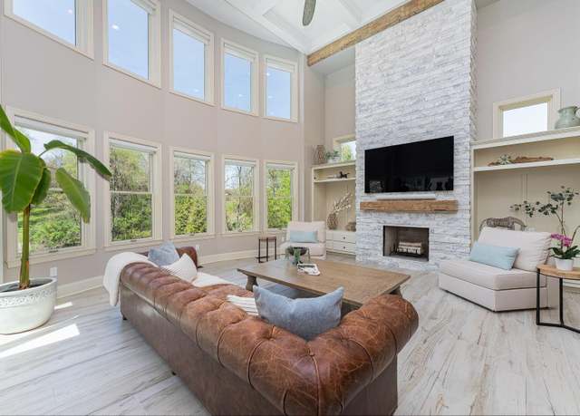 Property at 9071 Tartan Fields Dr, Dublin, OH 43017, 5 beds, 5.5 baths