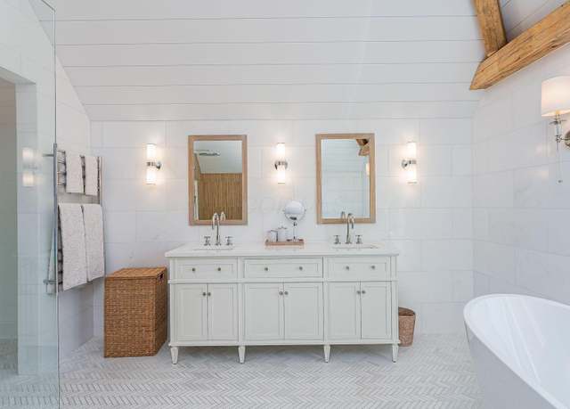 Property at 9071 Tartan Fields Dr, Dublin, OH 43017, 5 beds, 5.5 baths