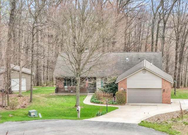Property at 51 Hillview Ct, Howard, OH 43028, 5 beds, 3 baths