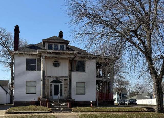 Property at 615 S Court St, Circleville, OH 43113, 4 beds, 2.5 baths