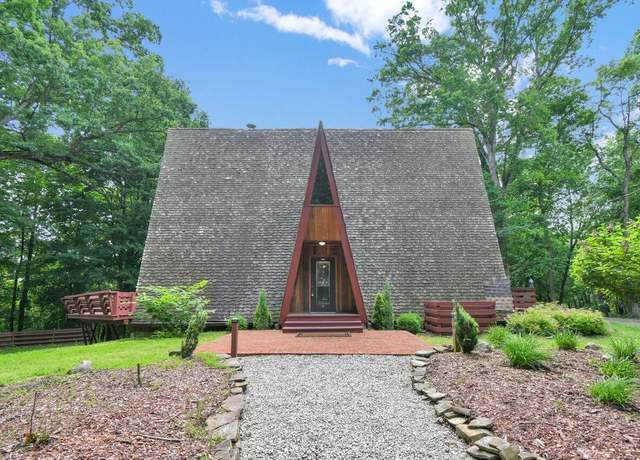 Property at 10742 Maharg Rd, Saint Louisville, OH 43071, 4 beds, 2 baths