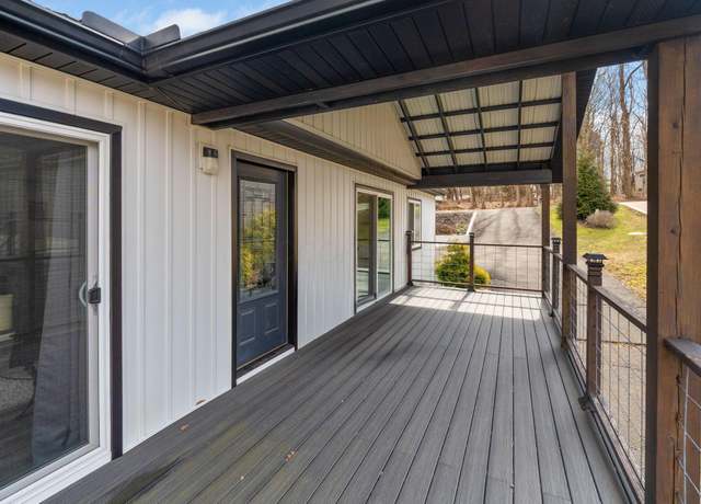 Property at 229 Green Valley Dr, Howard, OH 43028, 4 beds, 3 baths