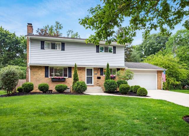 Property at 231 Chaucer Ct, Worthington, OH 43085, 4 beds, 2.5 baths