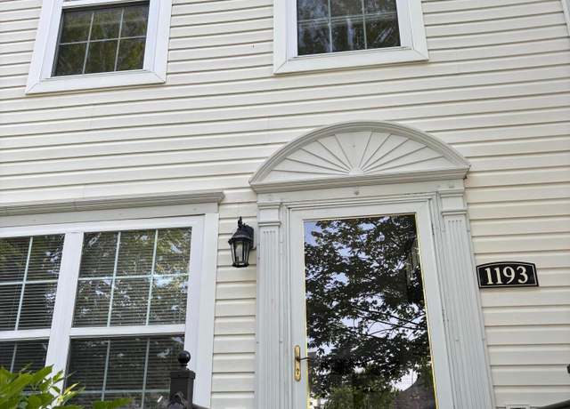 Property at 1193 Hollytree Ln, Westerville, OH 43081, 2 beds, 2.5 baths