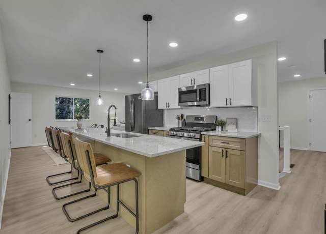 Property at 476 S State St, Westerville, OH 43081, 3 beds, 2.5 baths