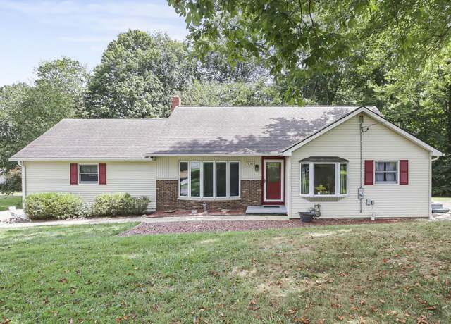 Property at 300 Walker Dr, Zanesville, OH 43701, 3 beds, 2 baths