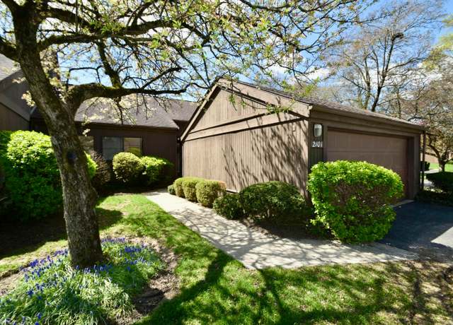Property at 2101 Willowick Dr Unit B, Columbus, OH 43229, 2 beds, 2.5 baths