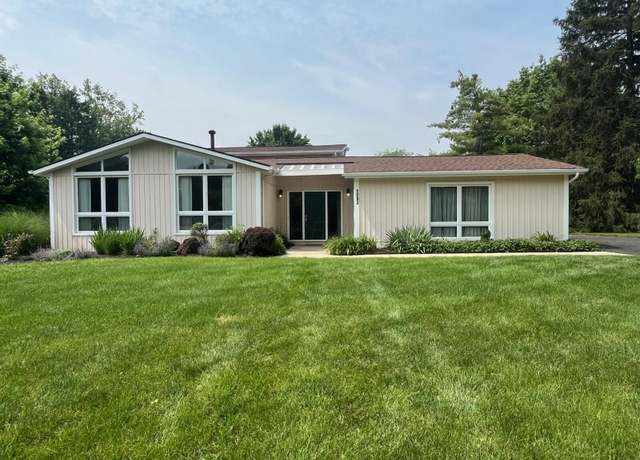 Property at 1263 Clubview Blvd S, Columbus, OH 43235, 4 beds, 2.5 baths