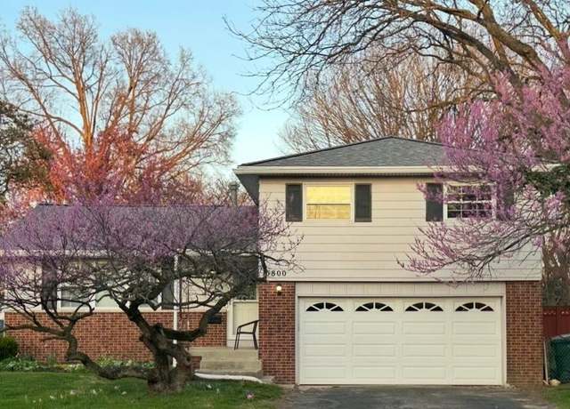 Property at 5800 Sandalwood Blvd, Columbus, OH 43229, 3 beds, 2.5 baths