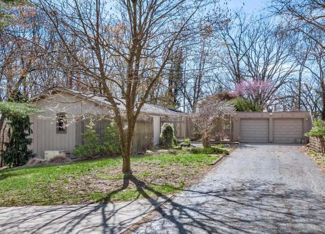 Property at 560 Queens Dr S, Newark, OH 43055, 4 beds, 3.5 baths