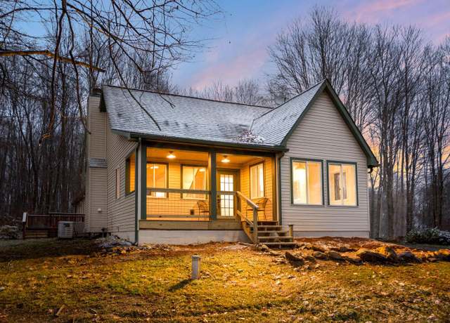 Property at 28157 Mckee Rd, Frazeysburg, OH 43822, 4 beds, 3.5 baths