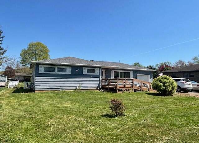 Property at 878 Oberlin Dr, Heath, OH 43056, 3 beds, 2 baths