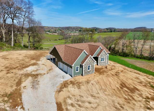 Property at 3597 Country Club Rd SW, Lancaster, OH 43130, 4 beds, 2.5 baths