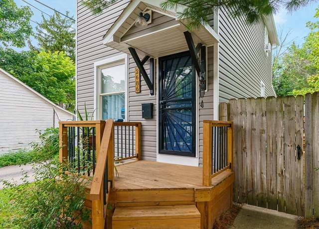 Property at 2686 Wicklow Rd, Columbus, OH 43204, 2 beds, 2 baths