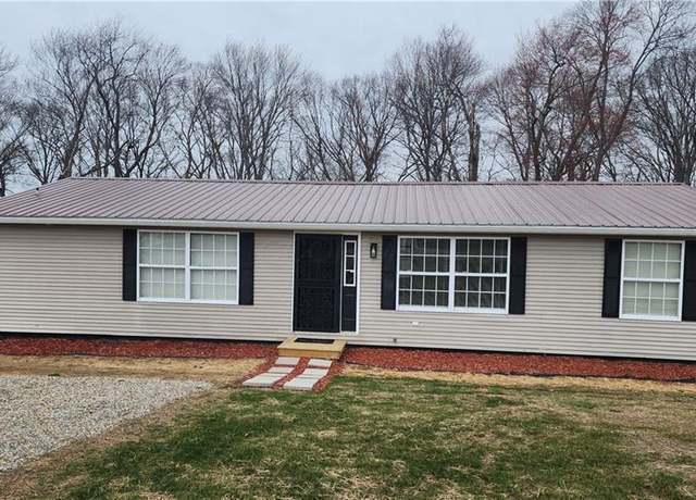 Property at 6243 Branch Cir, Zanesville, OH 43701, 3 beds, 2 baths
