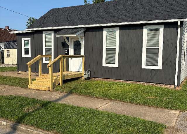 Property at 418 Clinton St, Circleville, OH 43113, 3 beds, 2 baths