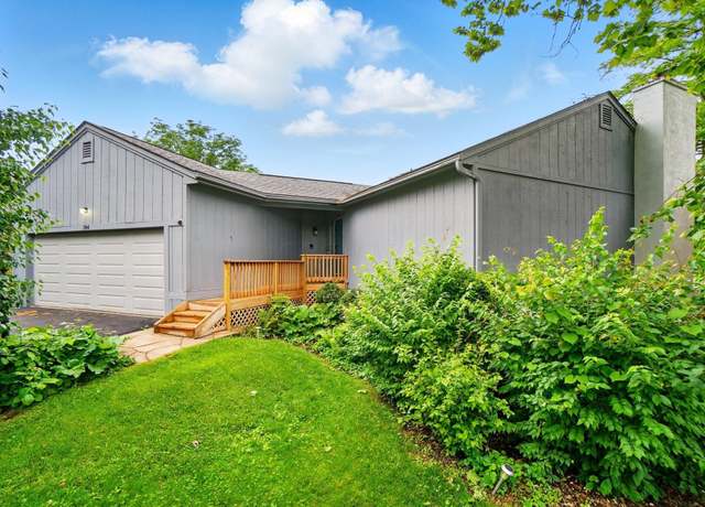 Property at 344 Lakeside Dr, Westerville, OH 43081, 3 beds, 2 baths