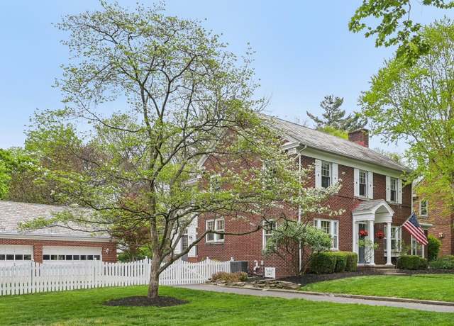 Property at 68 W Beaumont Rd, Columbus, OH 43214, 3 beds, 3 baths