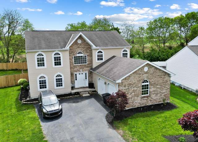 Property at 211 Cavanaugh Dr, Commercial Point, OH 43116, 4 beds, 3.5 baths