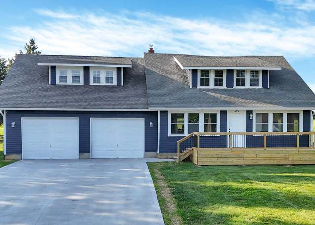 Property at 459 Lakeshore Dr E, Hebron, OH 43025, 5 beds, 2.5 baths