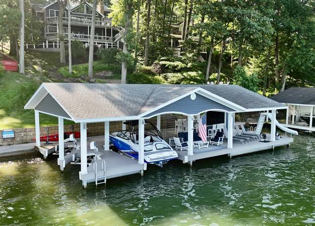 Property at 657 King Beach Dr, Howard, OH 43028, 4 beds, 3.5 baths