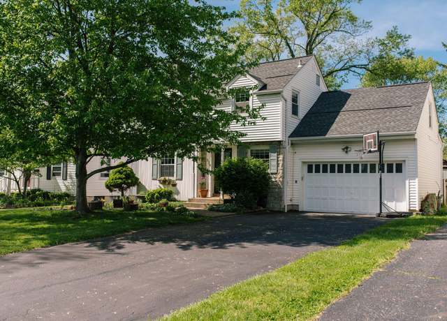 Property at 220 E Kanawha Ave, Columbus, OH 43214, 3 beds, 1.5 baths