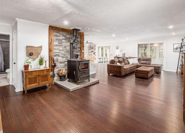 Property at 49 Lookout Ct, Urbana, OH 43078, 4 beds, 3.5 baths