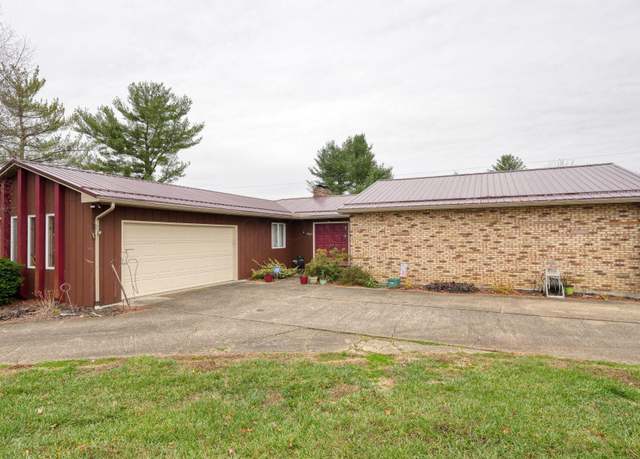 Property at 3900 Dietz Ln, Zanesville, OH 43701, 3 beds, 2.5 baths