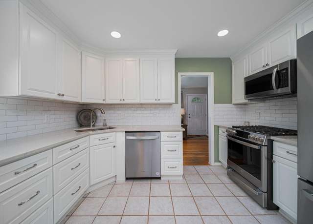Property at 2496 Swansea Rd, Upper Arlington, OH 43221, 3 beds, 2 baths