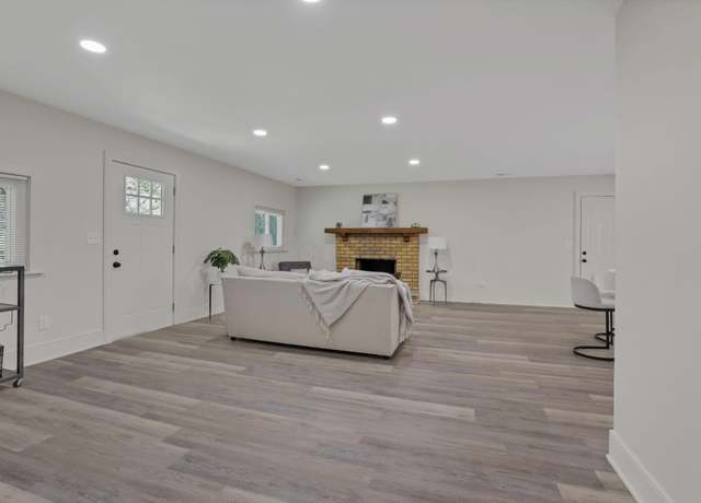 Property at 6084 Mink St SW, Pataskala, OH 43062, 4 beds, 2.5 baths