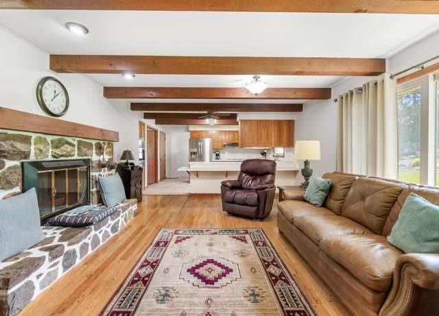 Property at 593 Garrett Dr, Columbus, OH 43214, 4 beds, 3.5 baths