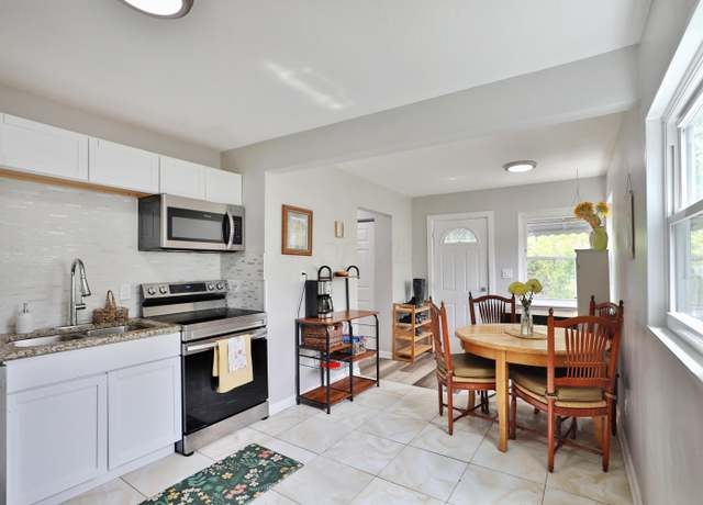 Property at 3216 Howey Rd, Columbus, OH 43224, 3 beds, 2.5 baths