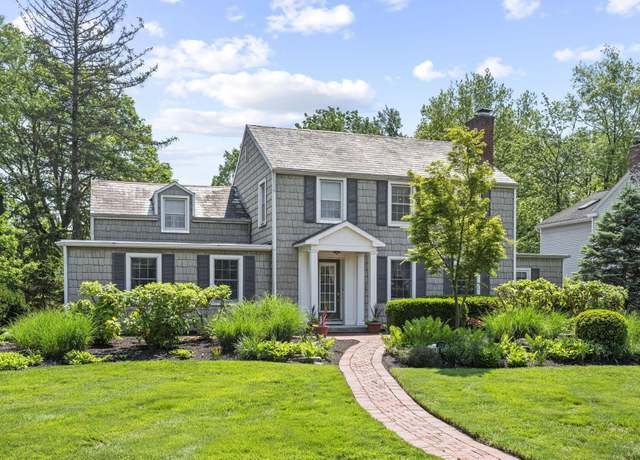 Property at 122 N Stanwood Rd, Bexley, OH 43209, 4 beds, 3.5 baths