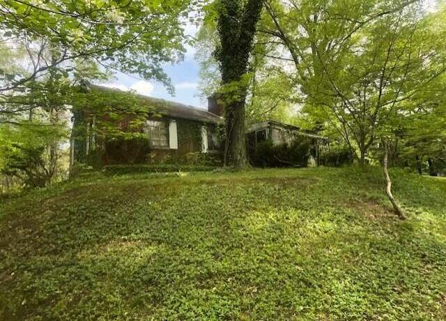 Property at 1500 Cincinnati Zanesville Rd SW, Lancaster, OH 43130, 3 beds, 2 baths