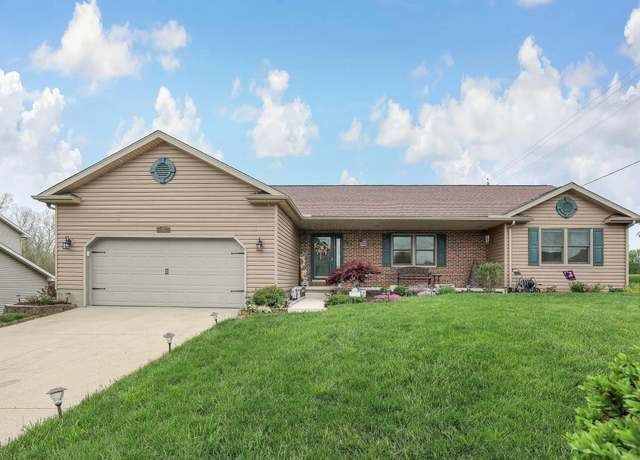 Property at 365 Golfview Dr, Chillicothe, OH 45601, 3 beds, 2 baths