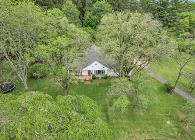 Property at 3175 Sharon Valley Rd NE, Newark, OH 43055, 4 beds, 3 baths