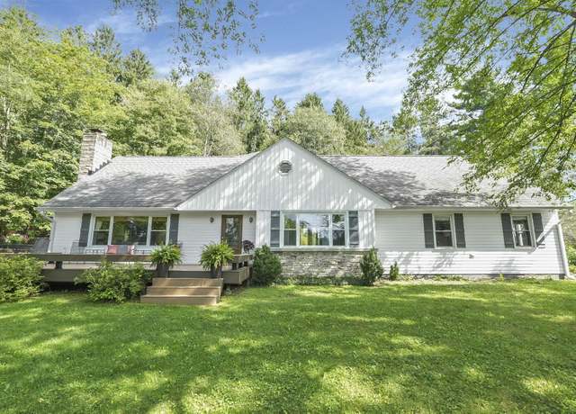 Property at 3175 Sharon Valley Rd NE, Newark, OH 43055, 4 beds, 3 baths