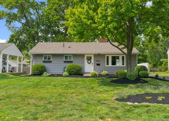 Photo of 2554 Nottingham Rd, Upper Arlington, OH 43221