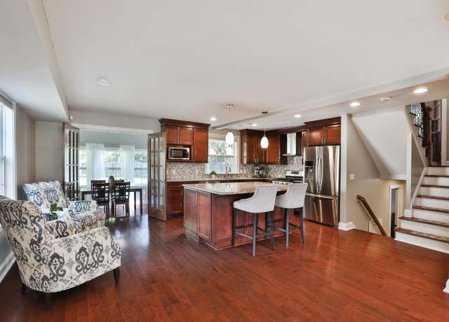 Property at 258 Canyon Dr, Columbus, OH 43214, 5 beds, 3.5 baths