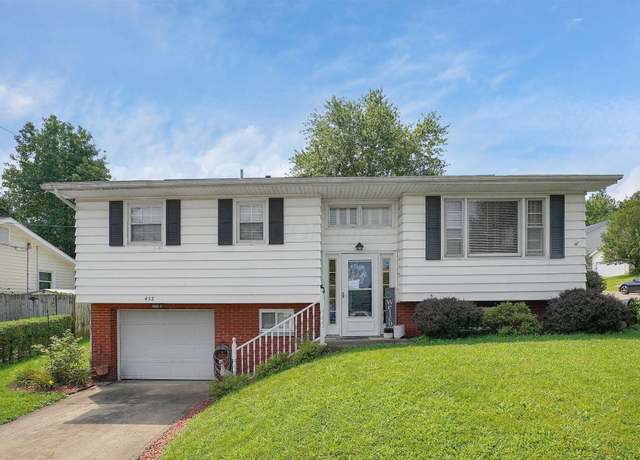 Property at 452 Spring St, Lancaster, OH 43130, 4 beds, 2 baths