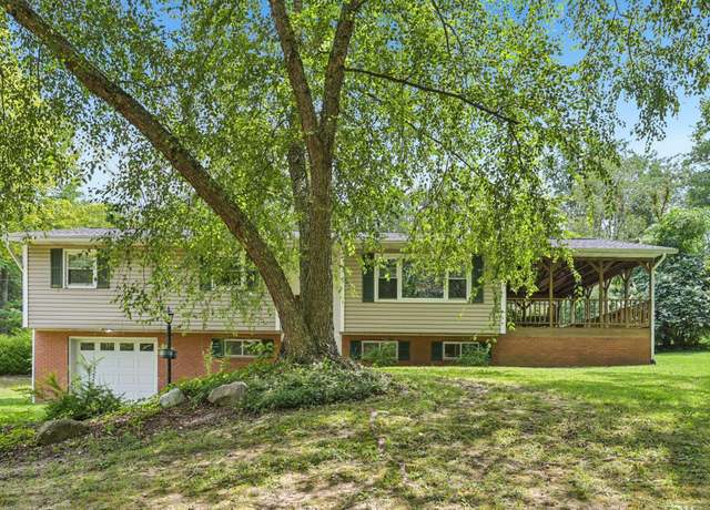 Property at 3469 Brownsville Rd SE, Newark, OH 43056, 4 beds, 2 baths