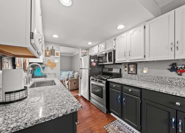 Property at 2560 Scioto View Ln, Columbus, OH 43221, 3 beds, 1.5 baths